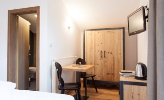 A double room with waterboiler and TV